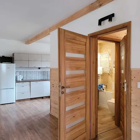 Omszale Glazy Dom I Na Wylacznosc Przy Szlakach Karkonoszy Zachelmie (Jelenia Gora)