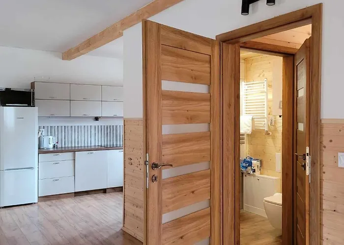 Omszale Glazy Dom I Na Wylacznosc Przy Szlakach Karkonoszy Zachełmie