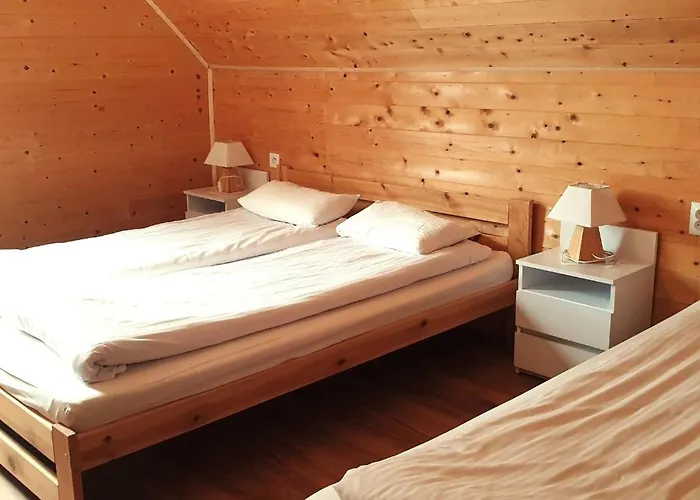 Omszale Glazy Dom I Na Wylacznosc Przy Szlakach Karkonoszy *